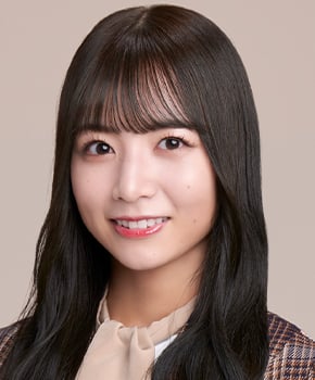 2021年の乃木坂46公式プロフィール撮影で写された、チェック柄のジャケットを着用した北野日奈子の顔アップ画像でございます。