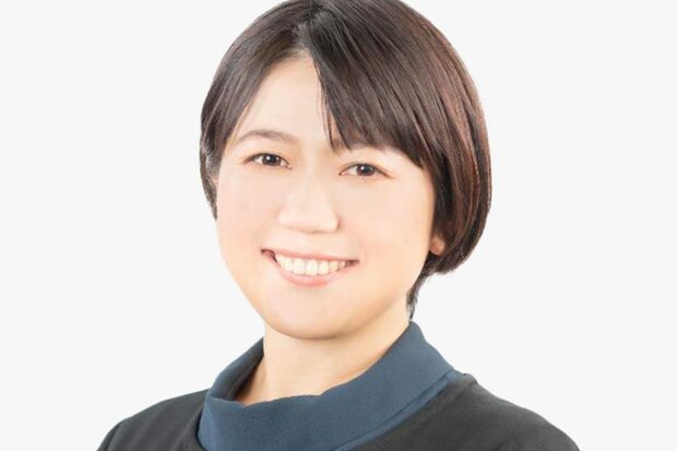 笑顔で写る前橋市長・小川晶さんの公式プロフィール写真