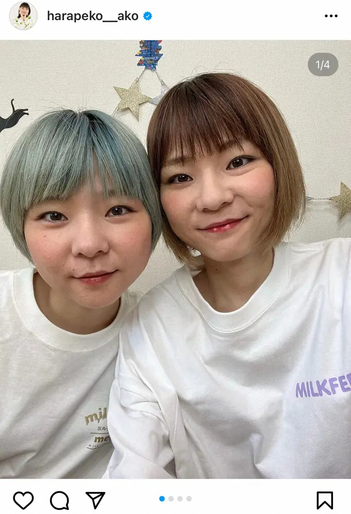 はらぺこツインズのあこさん(左・青髪)とかこさん(右・茶髪)が並んだツーショット写真