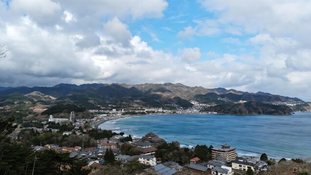 Beautiful coastline and hot spring town